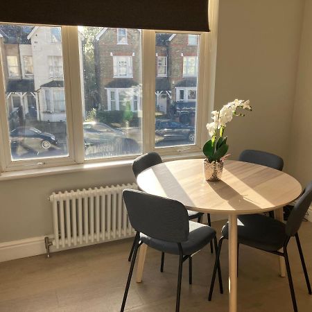דירות לונדון Splendid 2 Bed Flat With Private Terrace In Wimbledon - 2 The Queens מראה חיצוני תמונה