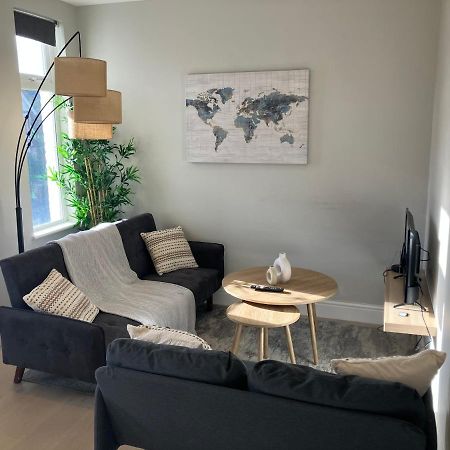 דירות לונדון Splendid 2 Bed Flat With Private Terrace In Wimbledon - 2 The Queens מראה חיצוני תמונה