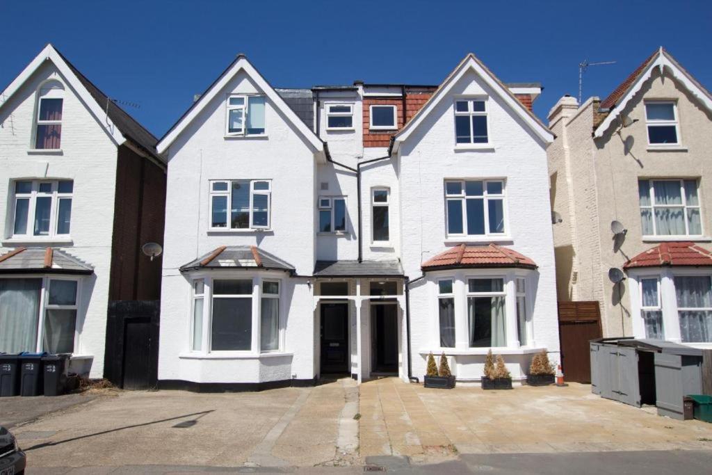 דירות לונדון Splendid 2 Bed Flat With Private Terrace In Wimbledon - 2 The Queens מראה חיצוני תמונה