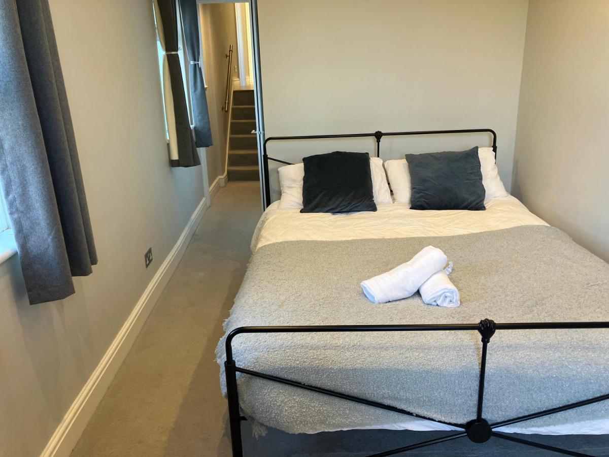 דירות לונדון Splendid 2 Bed Flat With Private Terrace In Wimbledon - 2 The Queens מראה חיצוני תמונה