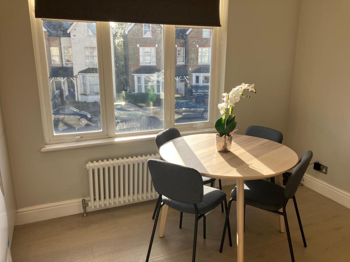 דירות לונדון Splendid 2 Bed Flat With Private Terrace In Wimbledon - 2 The Queens מראה חיצוני תמונה